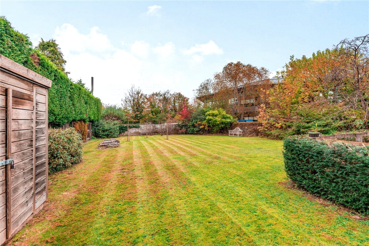 2 bedroom Flat, Old Bath Road, Newbury, RG14 - Under Offer, Image 1