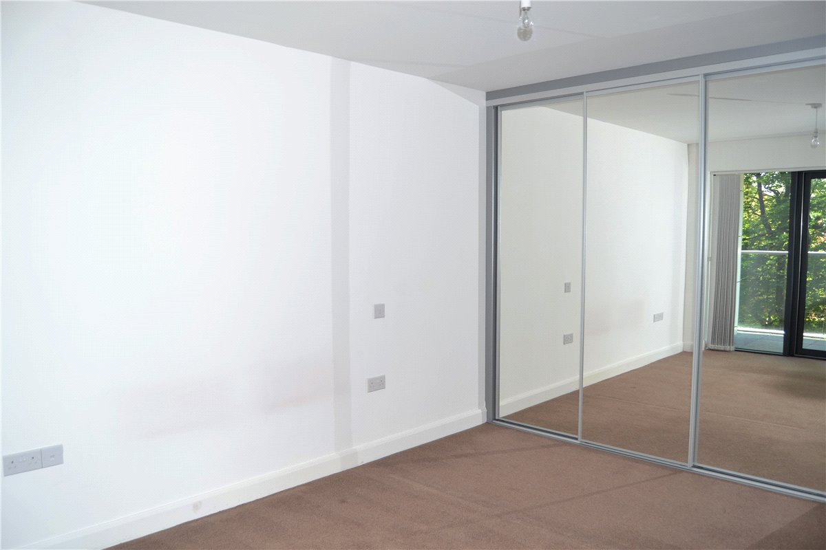 2 bedroom Flat, Racecourse Road, Newbury, RG14 - , Image 5