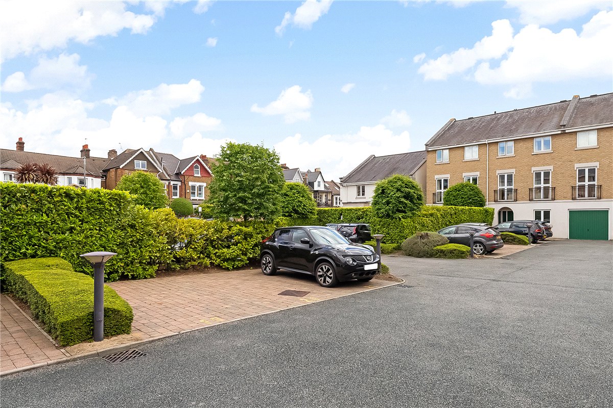 2 bedroom Flat, Pavilion Square, London, SW17 - Available, Image 1
