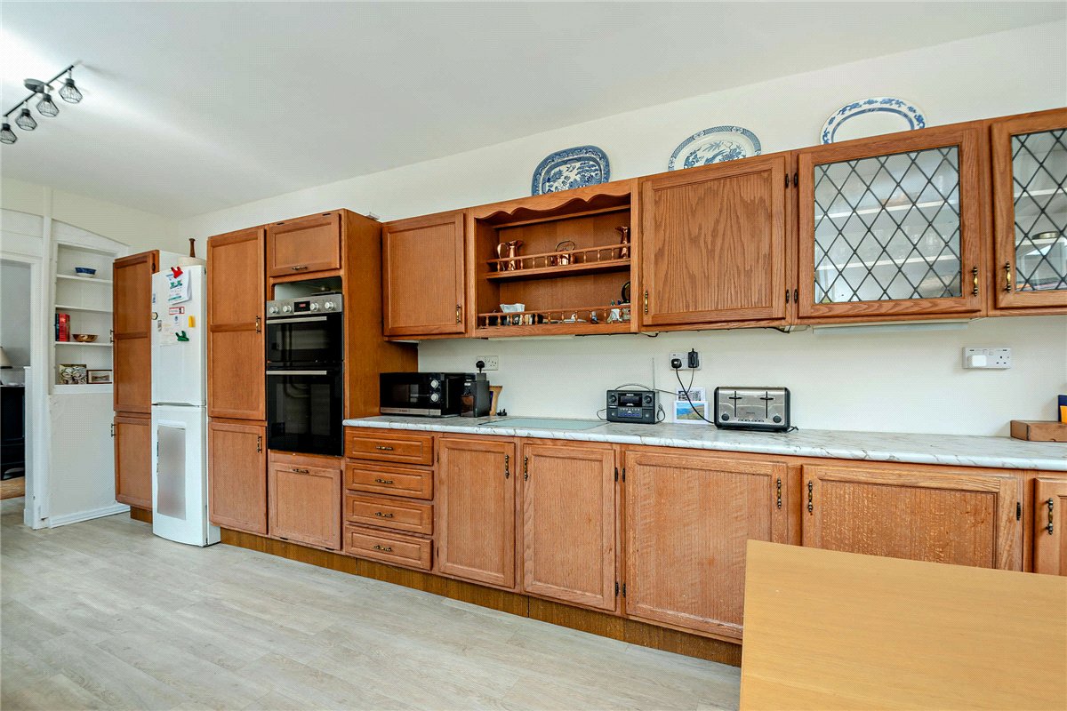 5 bedroom House, High Street, Hungerford, RG17 - Available, Image 5