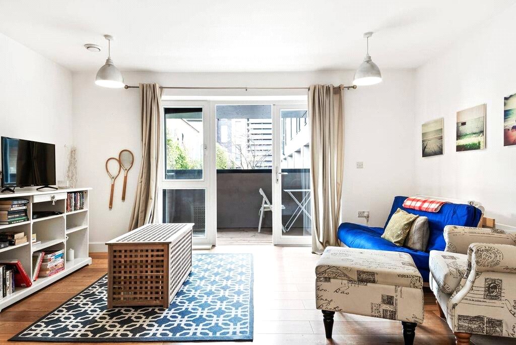 1 bedroom Flat, Chatfield Road, London, SW11 - Available