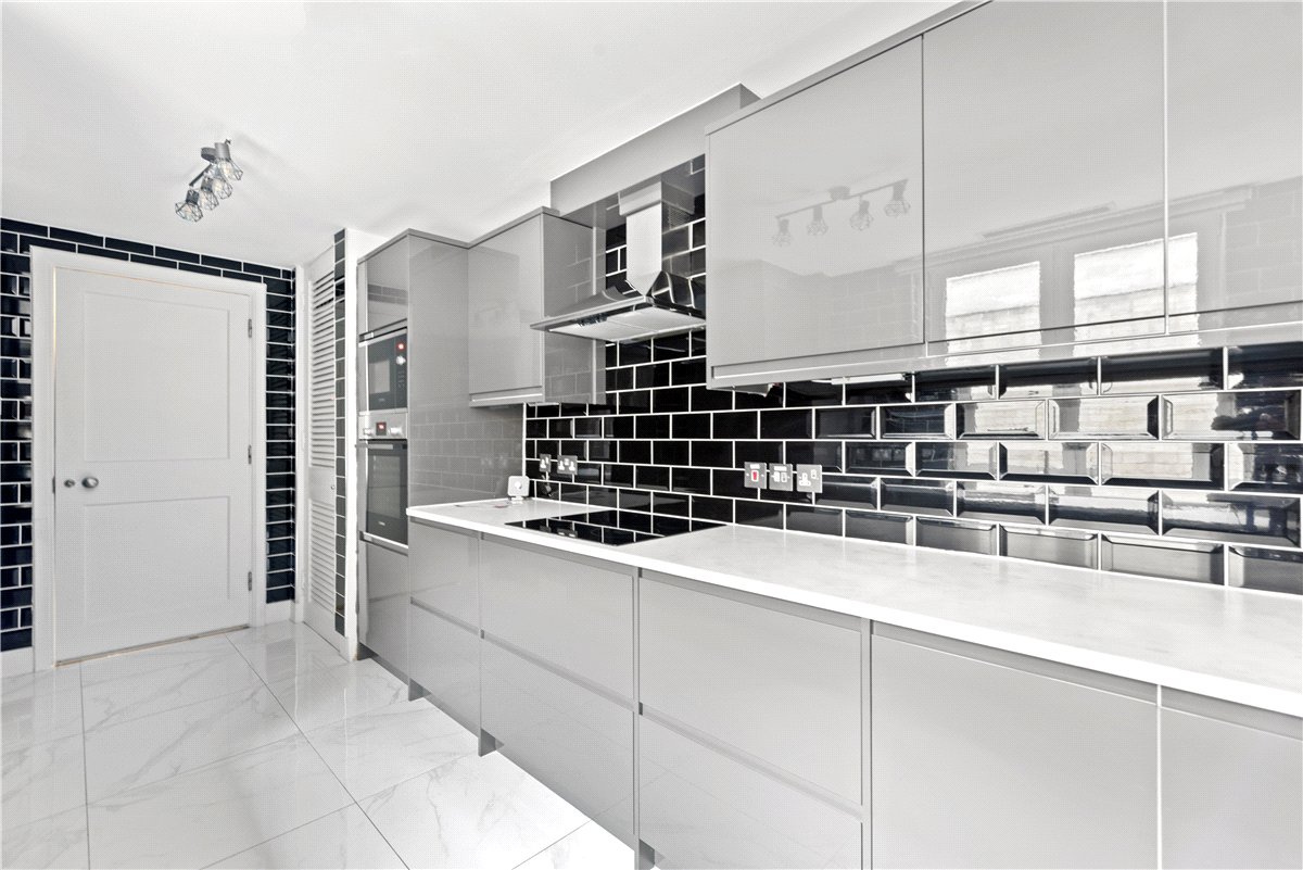 3 bedroom Flat, Porchester Gate, Bayswater Road, W2 - Available, Image 12