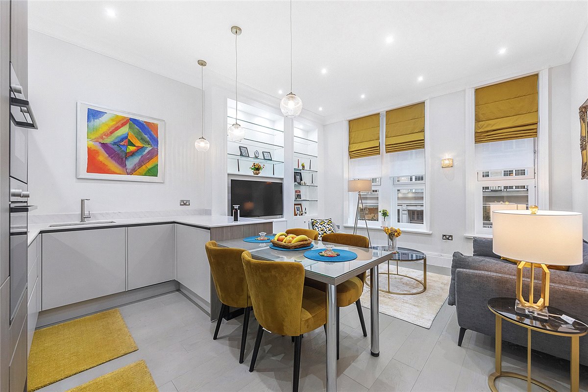 2 bedroom Flat, Berkeley Street, Mayfair, W1J - Available