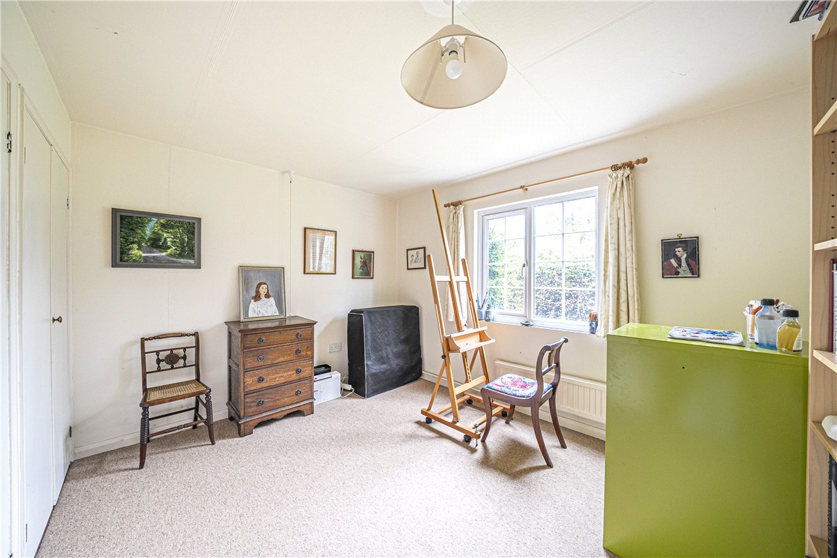 3 bedroom Bungalow, Paddock Field, Chilbolton, SO20 - Available, Image 8
