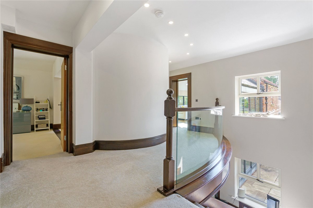6 Bedroom Single Family Home/House's Image 9