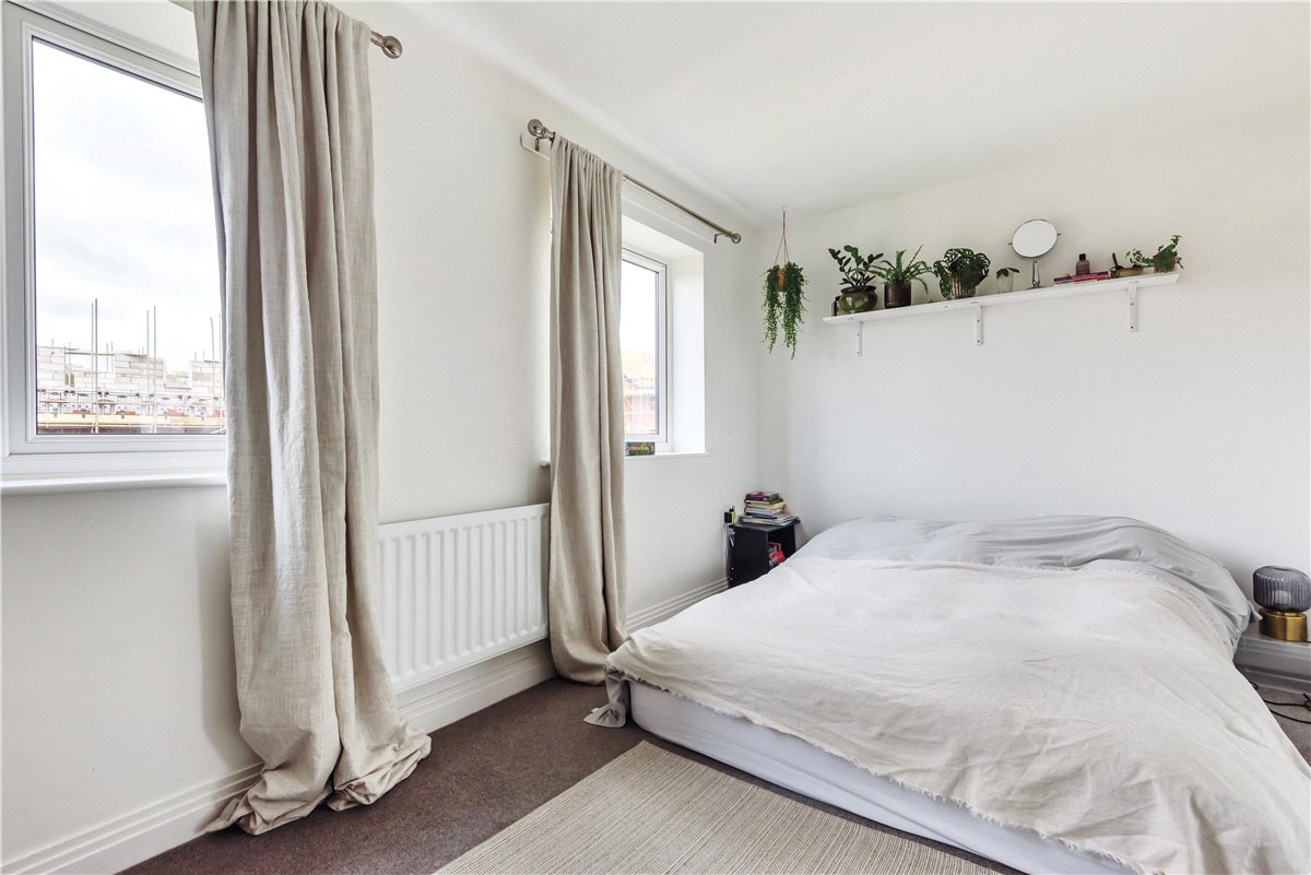 3 bedroom House, Fearnley Close, Glebe Farm, MK17 - Available, Image 7