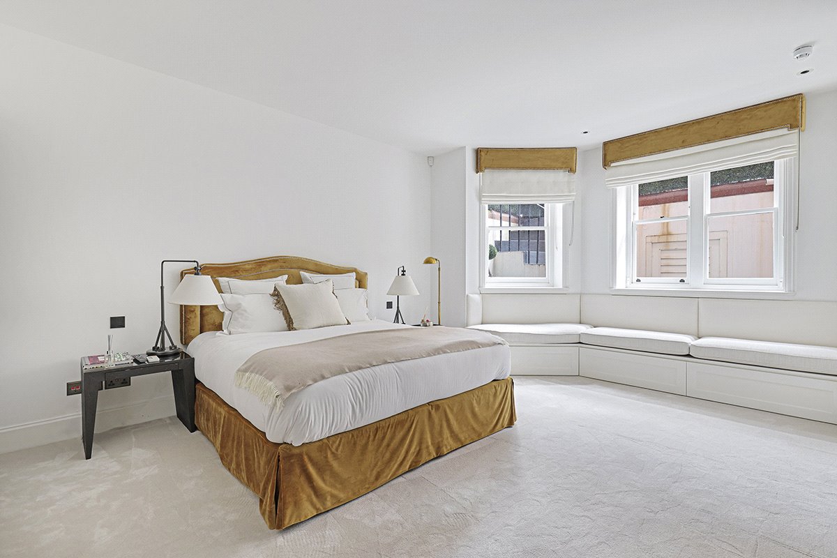 3 bedroom Flat, Pont Street, Knightsbridge, SW1X - Available, Image 17