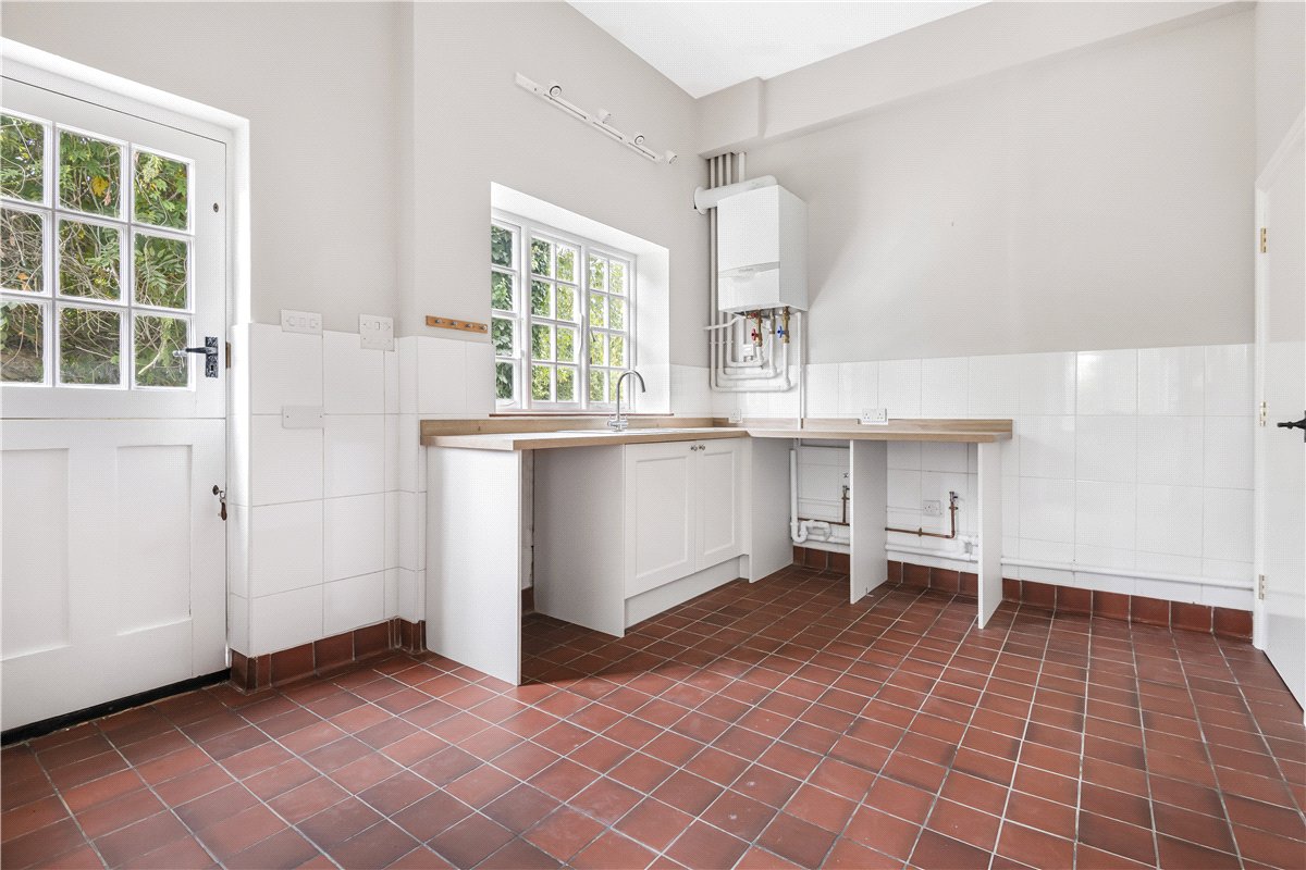 7 bedroom House, Breakspear Road South, Ickenham, UB10 - Available, Image 31