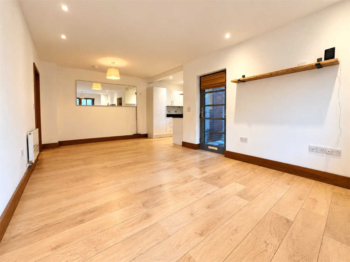 2 bedroom Flat, Highcliffe Road, Winchester, SO23 - Available, Image 2