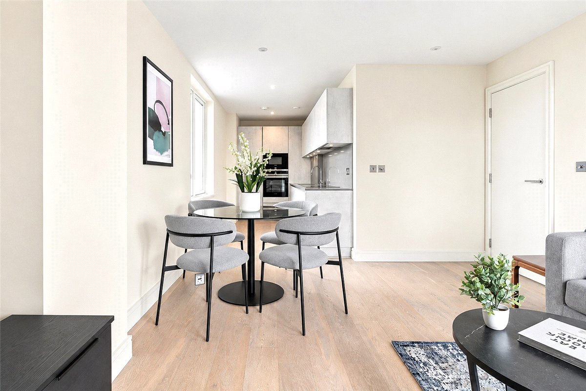 2 bedroom Flat, Broomhouse Lane, London, SW6 - Available, Image 12