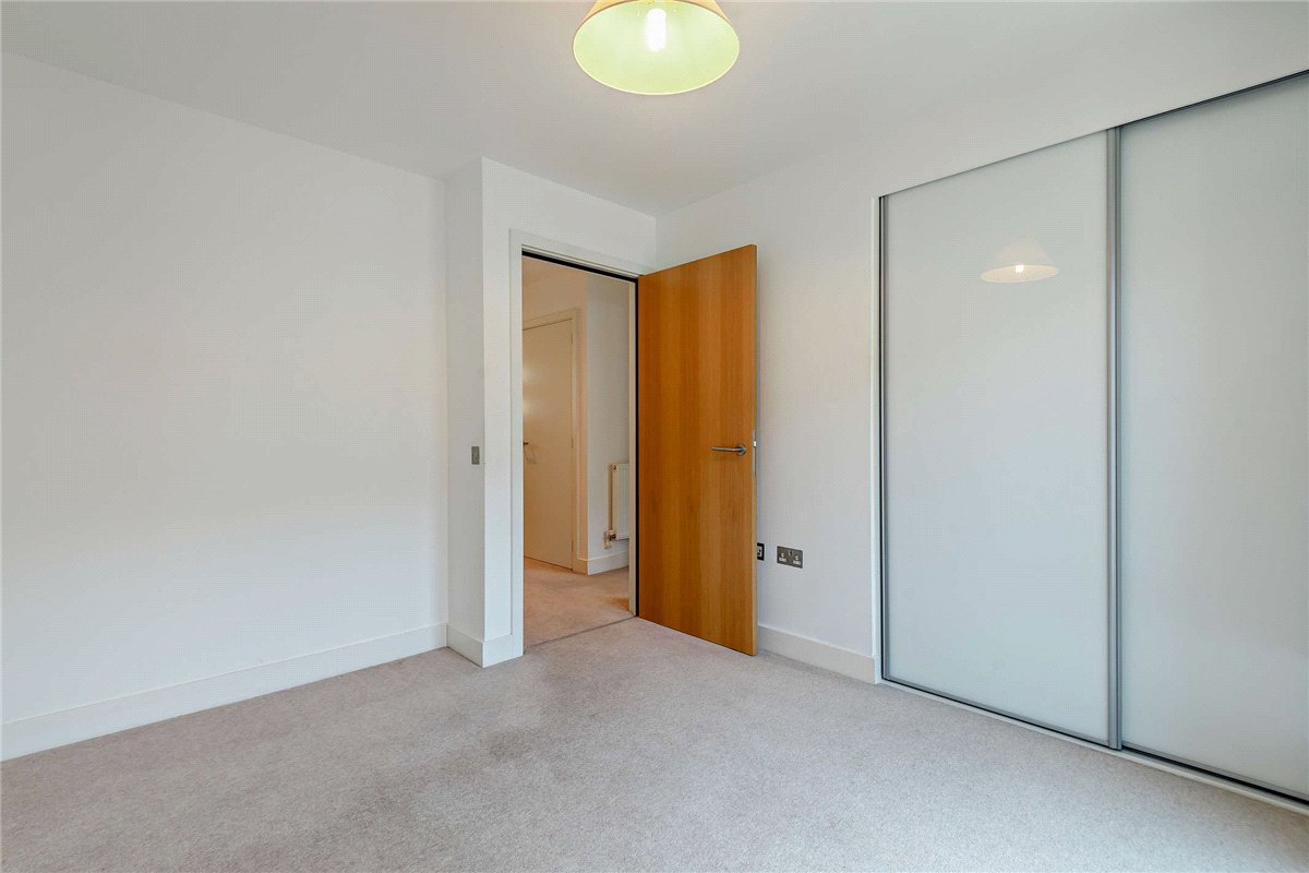 2 bedroom Flat, Park Way, Newbury, RG14 - Available, Image 8