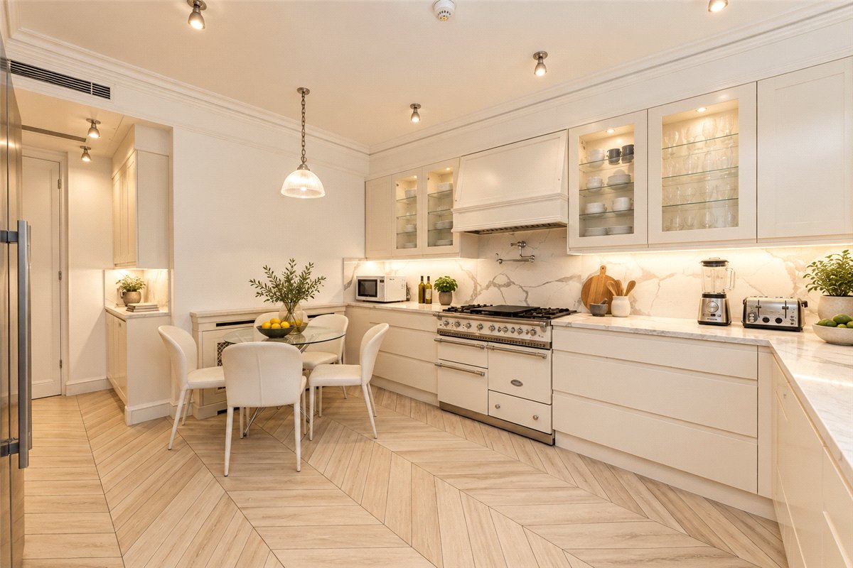 7 bedroom House, Upper Brook Street, Mayfair, W1K - Available, Image 2