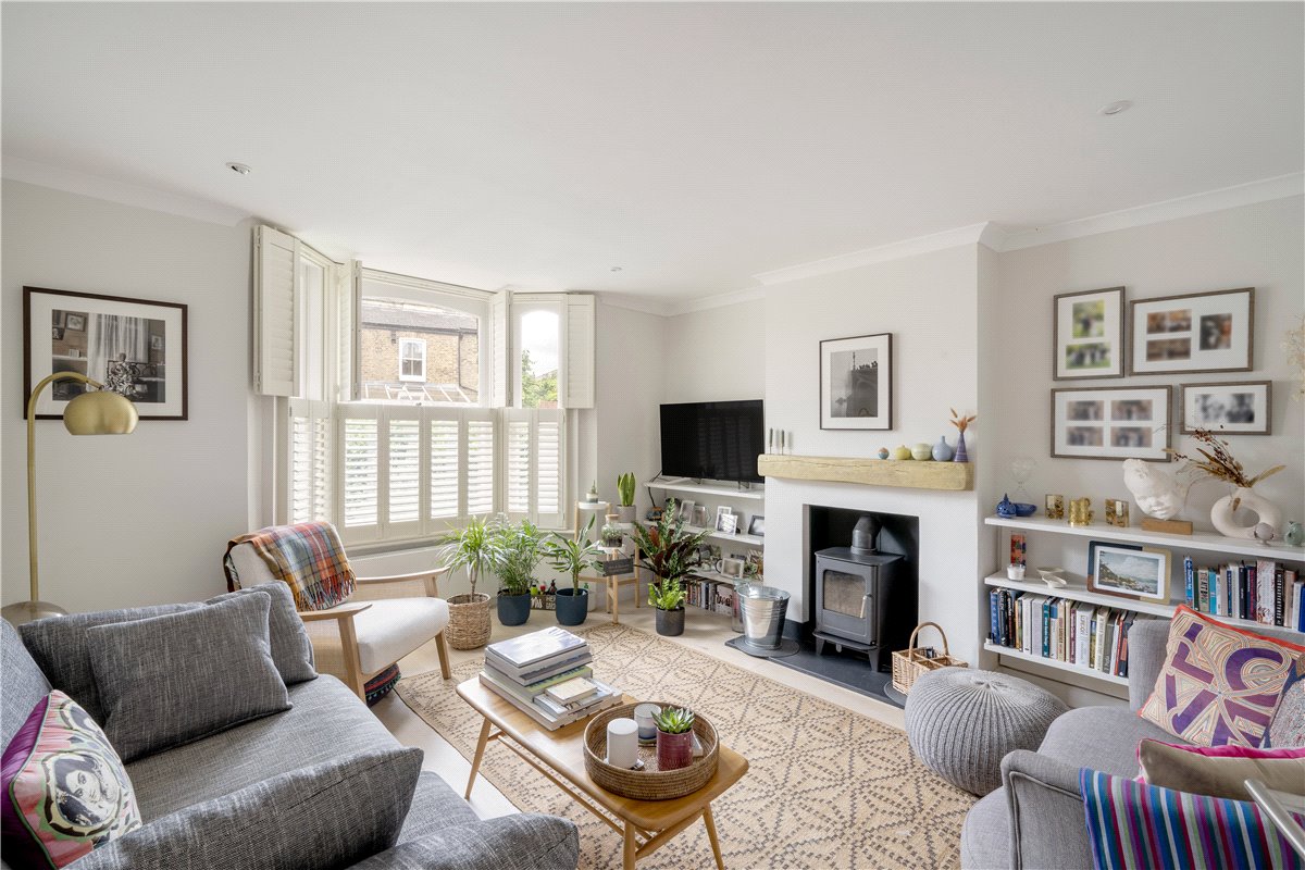 2 bedroom House, Nottingham Road, London, SW17 - Sold