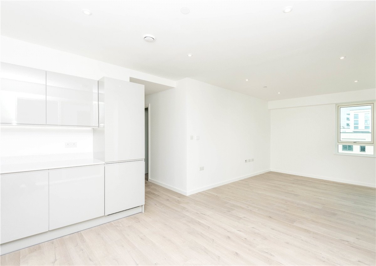 3 bedroom Flat, Heartwell Avenue, London, E16 - , Image 10