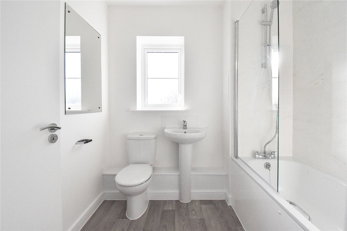 3 bedroom House, Coventry Drive, Bishop's Stortford, CM23 - Let Agreed, Image 2