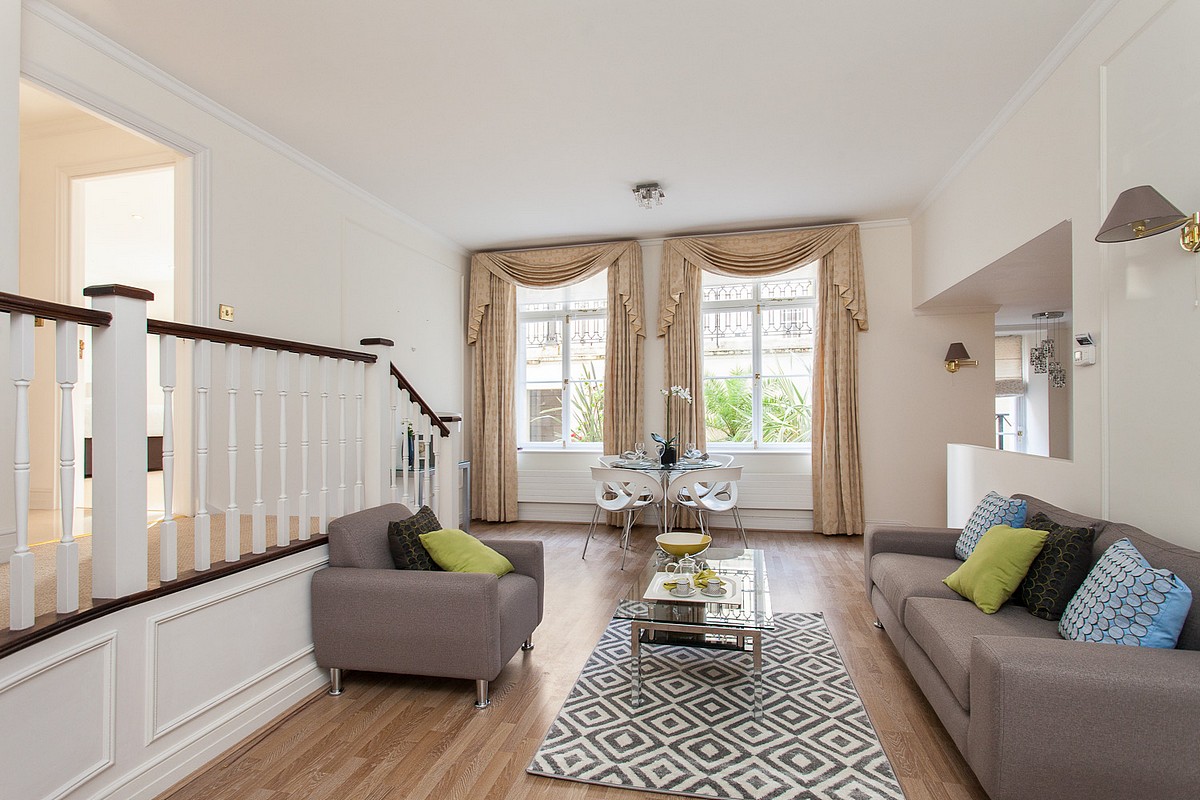 2 bedroom Flat, Mansfield Street, London, W1G - Available