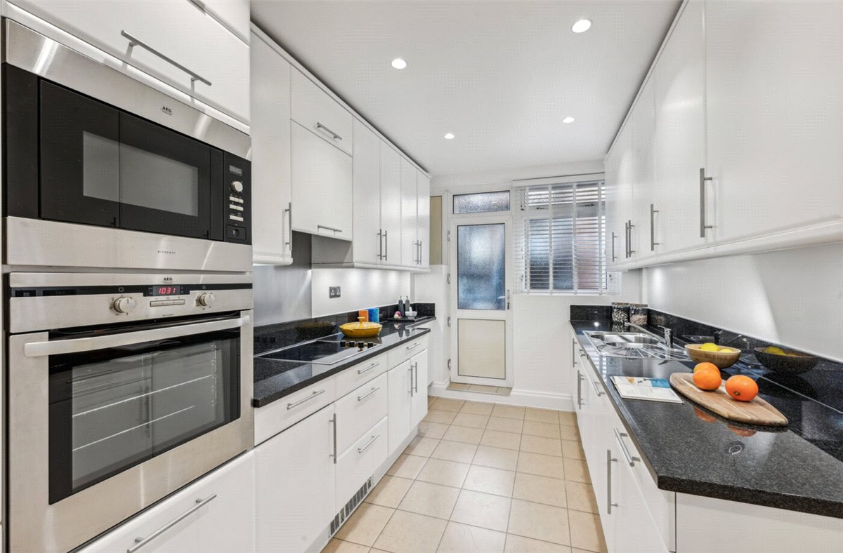 4 bedroom Flat, St Georges Court, Gloucester Road, SW7 - Available, Image 5