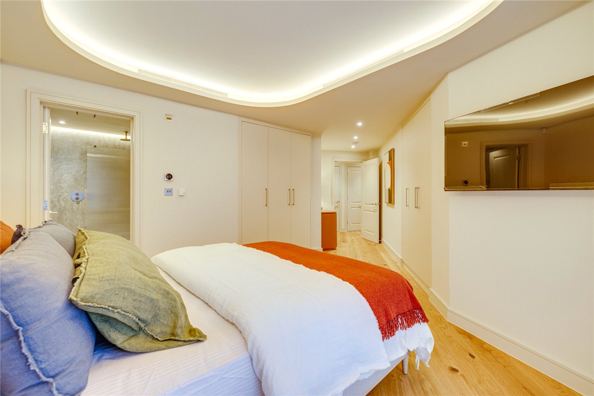 2 bedroom Flat, Hans Crescent, Knightsbridge, SW1X - Available, Image 14