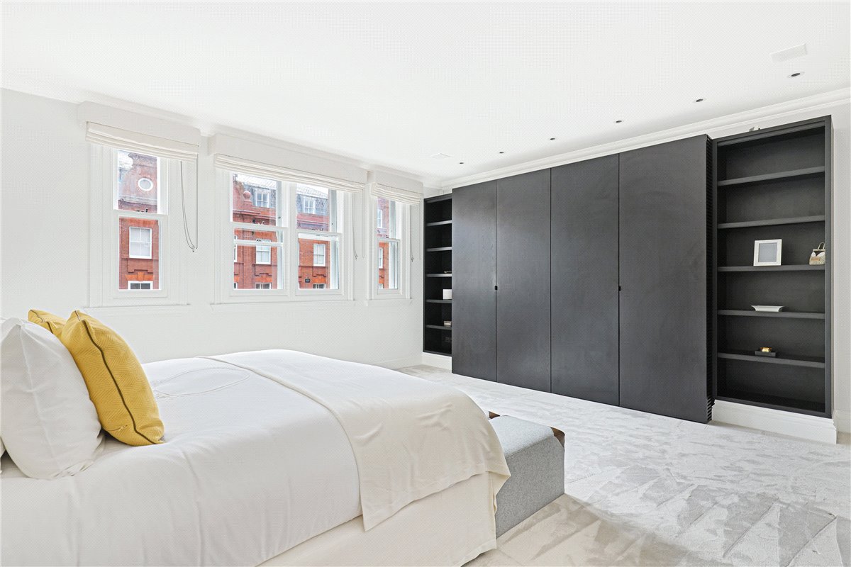 3 bedroom Flat, Pont Street, Knightsbridge, SW1X - Available, Image 20