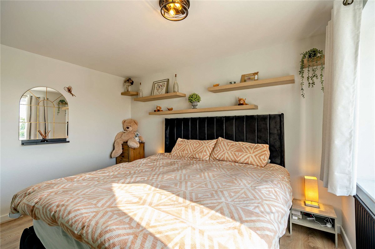 3 bedroom House, Anchor Road, Kingsclere, RG20 - Available, Image 15