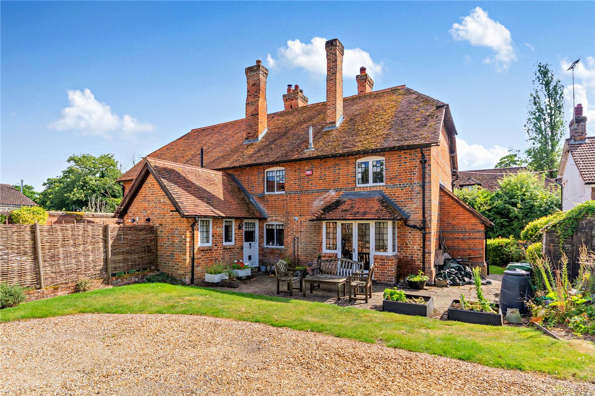 3 bedroom House, Newbury Road, Kingsclere, RG20 - Sold STC