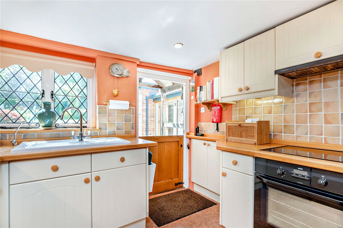 3 bedroom House, Stockcross, Newbury, RG20 - Available, Image 6