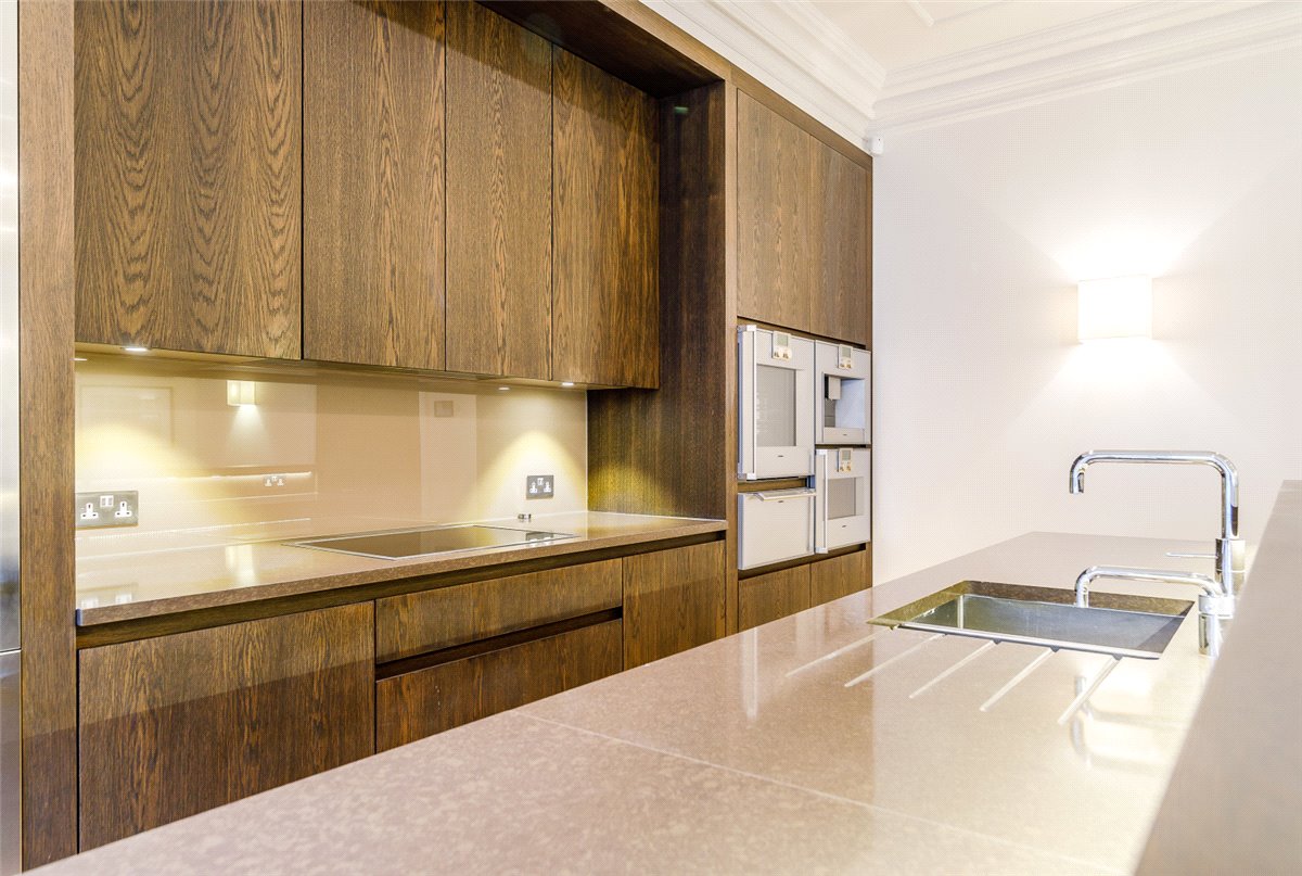 3 bedroom Flat, Duke Street, Mayfair, W1K - Available, Image 11