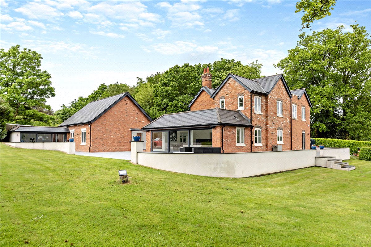 5 bedroom House, Newbury Road, Headley, RG19 - Available