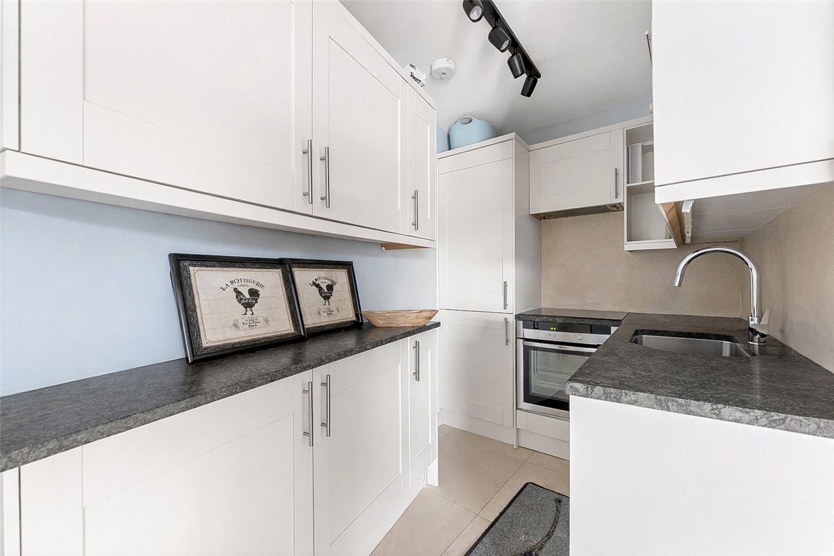 1 bedroom Flat, Hereford House, 11 Ovington Gardens, SW3 - Available, Image 2
