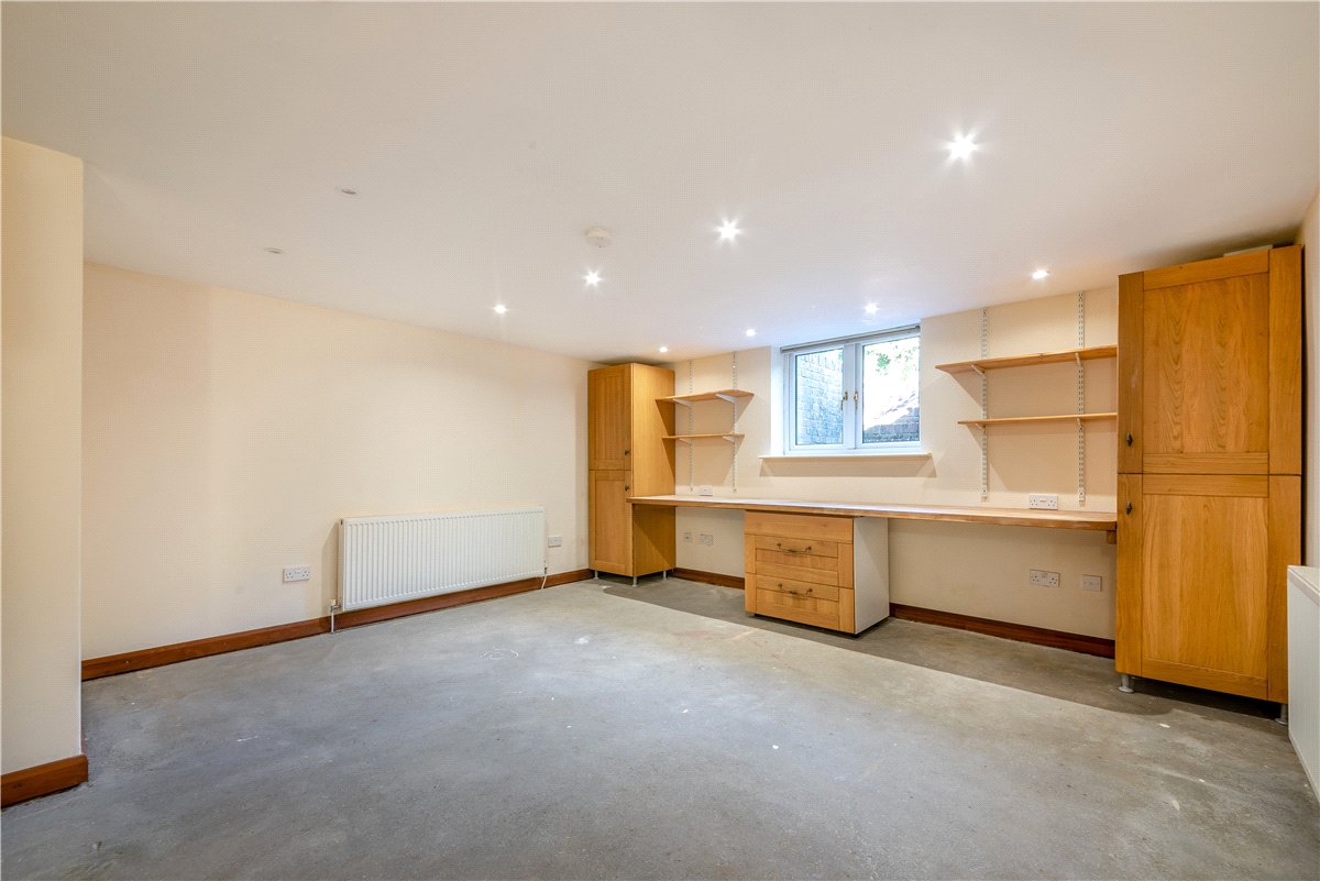 4 bedroom House, Stoney Lane, Weeke, SO22 - Available, Image 8