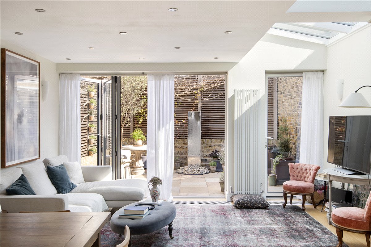2 bedroom Flat, Webb's Road, Between The Commons, SW11 - Available, Image 7