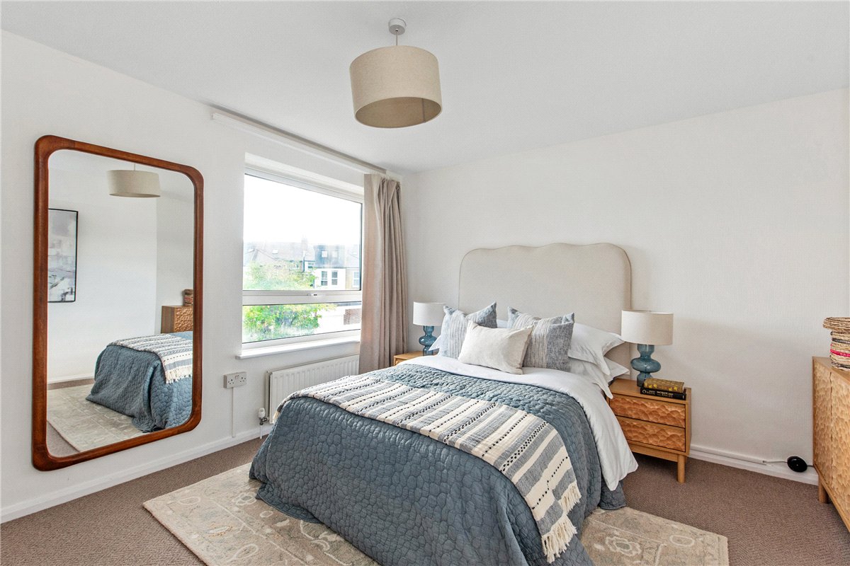2 bedroom House, Hunter Close, London, SW12 - Available, Image 13