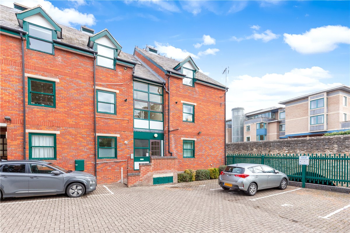 2 bedroom Flat, Watermans Reach, Brook Street, OX1 - 