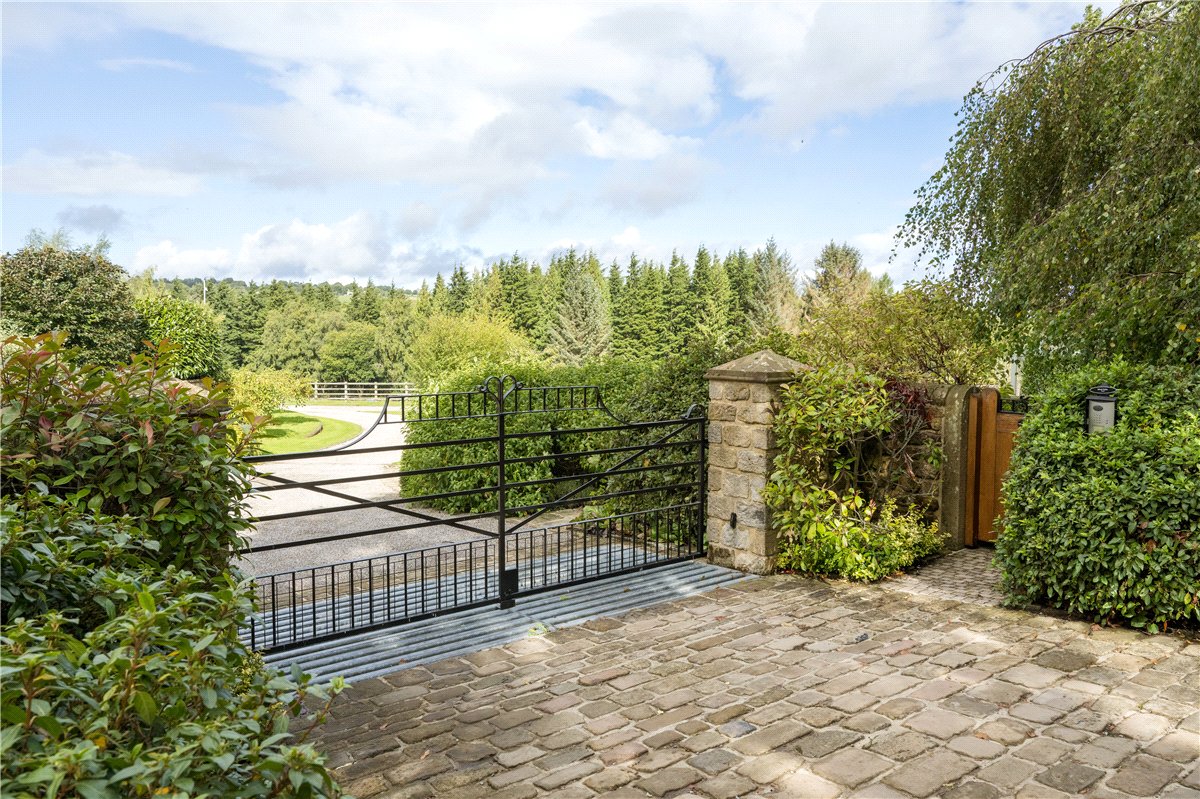 10 bedroom House, Felliscliffe, Harrogate, HG3 - Available, Image 33