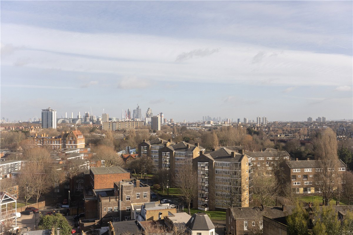 2 bedroom Flat, Eagle Heights, 8 Bramlands Close, SW11 - Sold