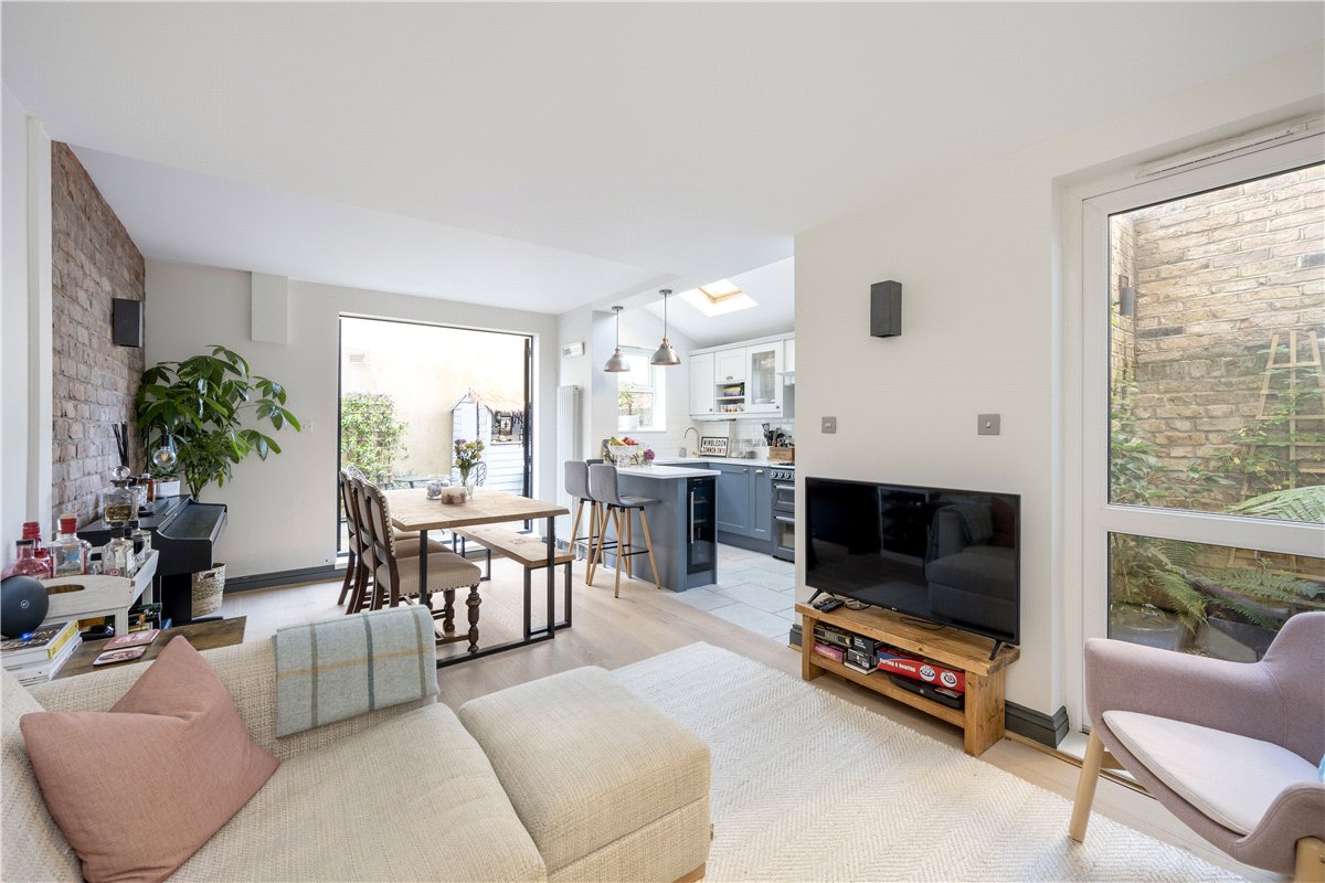 2 bedroom Flat, Foxmore Street, London, SW11 - Sold, Image 1
