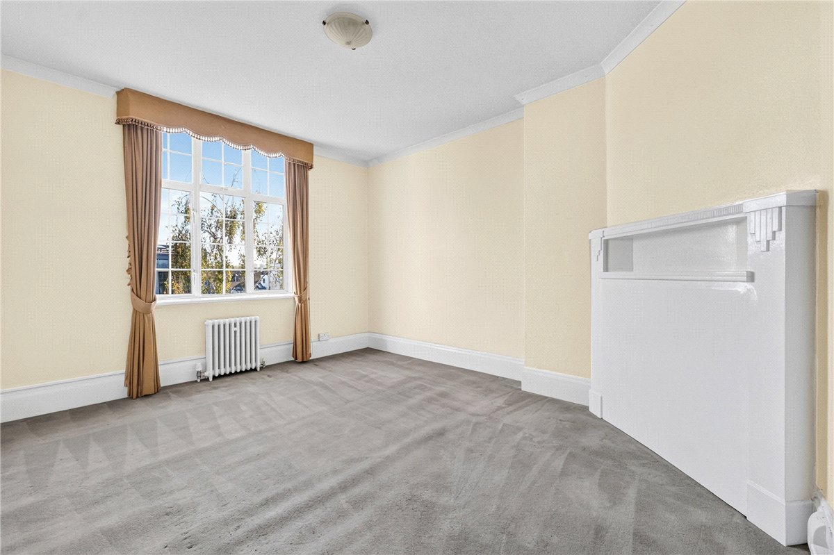 1 bedroom Flat, Chelsea Manor Street, Chelsea, SW3 - Available