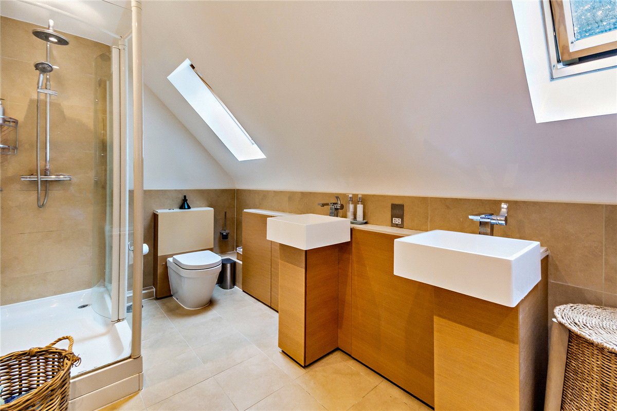 4 bedroom House, Oxford Road, Donnington, RG14 - Available, Image 2