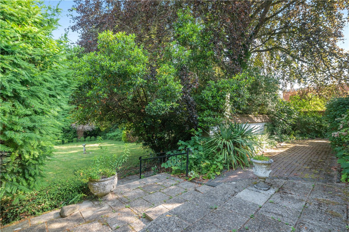 3 bedroom Bungalow, Stockbridge Road, Winchester, SO22 - Available, Image 8