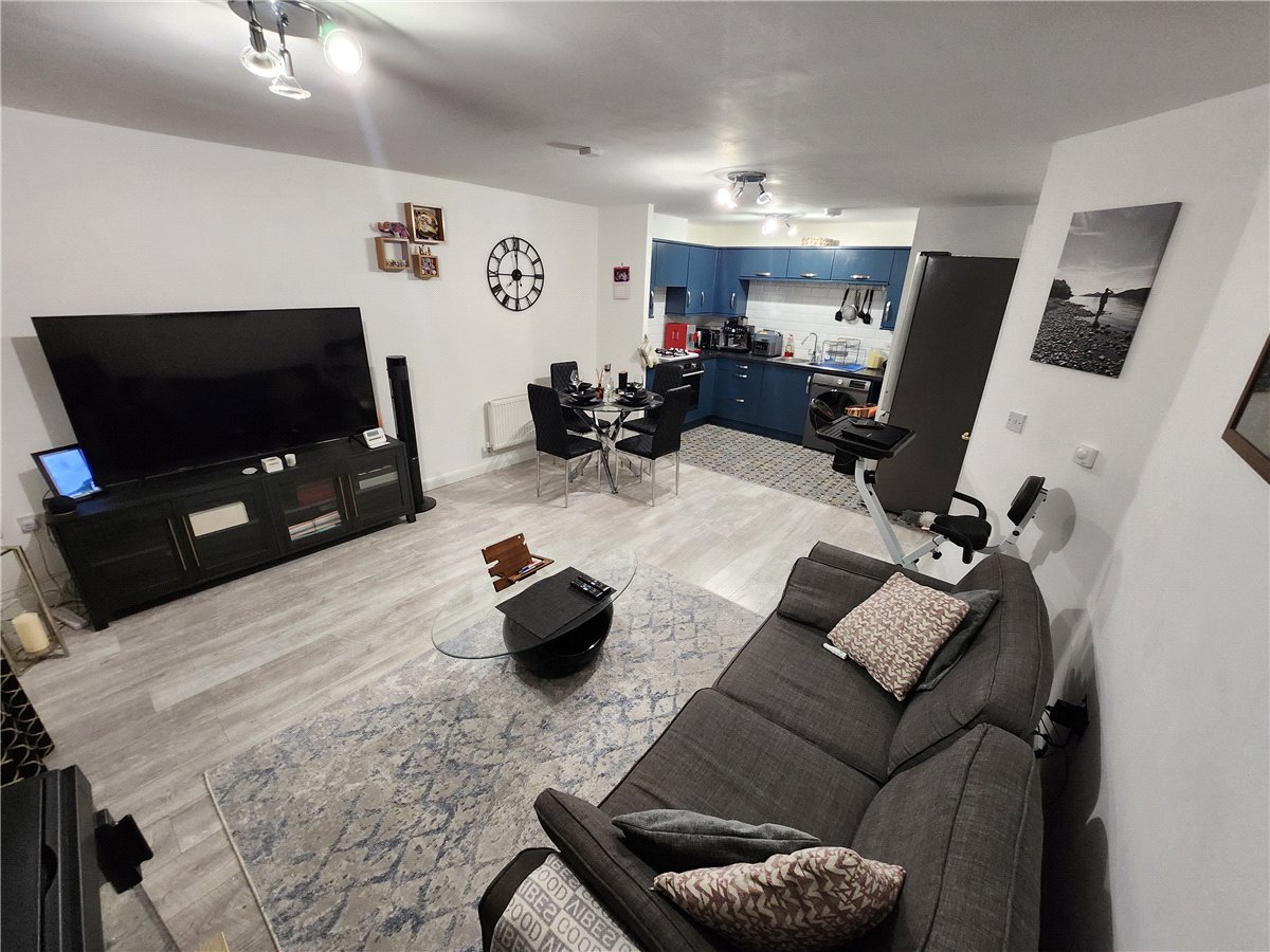 2 bedroom Flat, Thatcham, Berkshire, RG19 - , Image 2