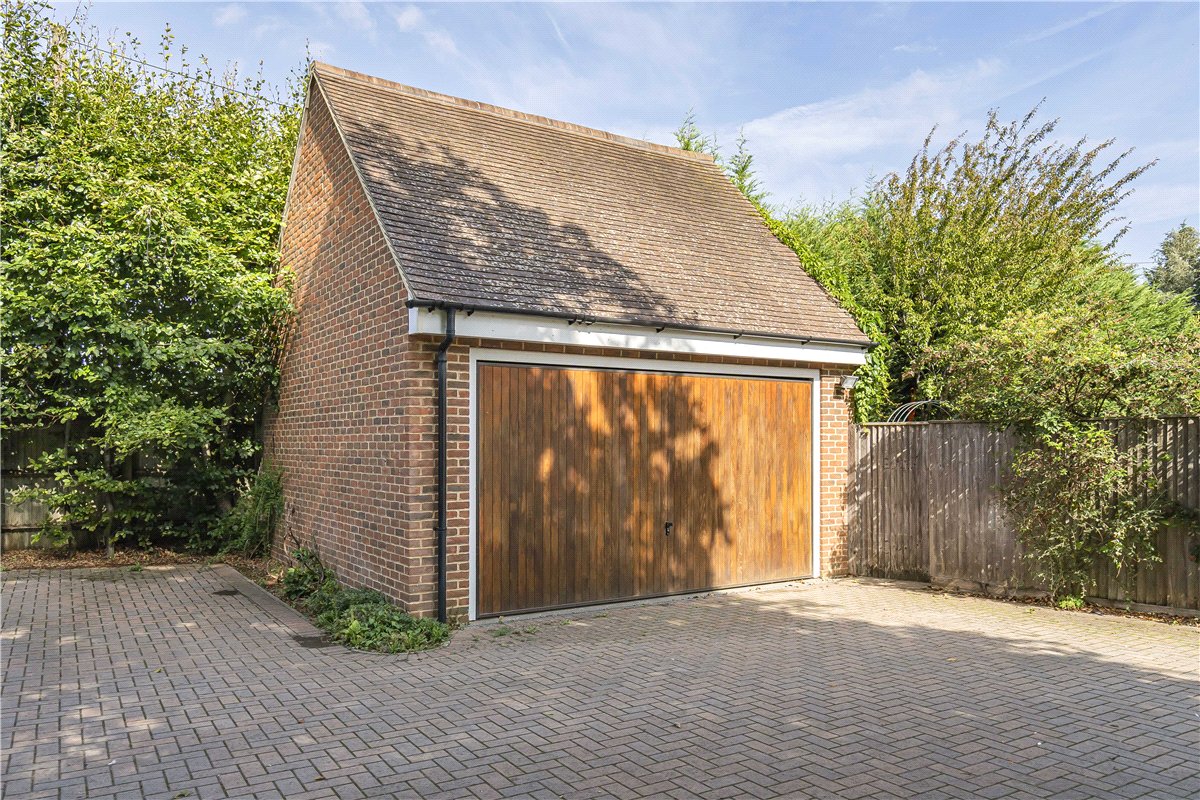 4 bedroom House, Poppy Close, Yarnton, OX5 - Available, Image 1