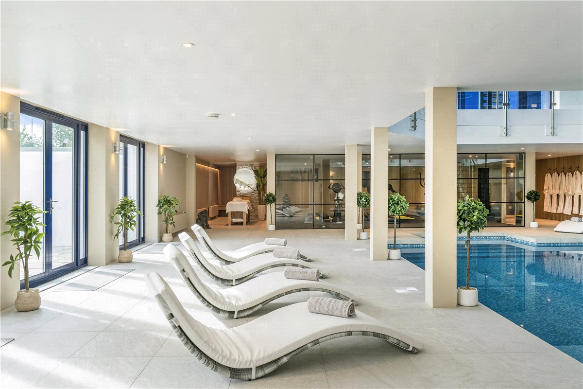 7 bedroom House, Snelsmore Common, Newbury, RG14 - Available, Image 14