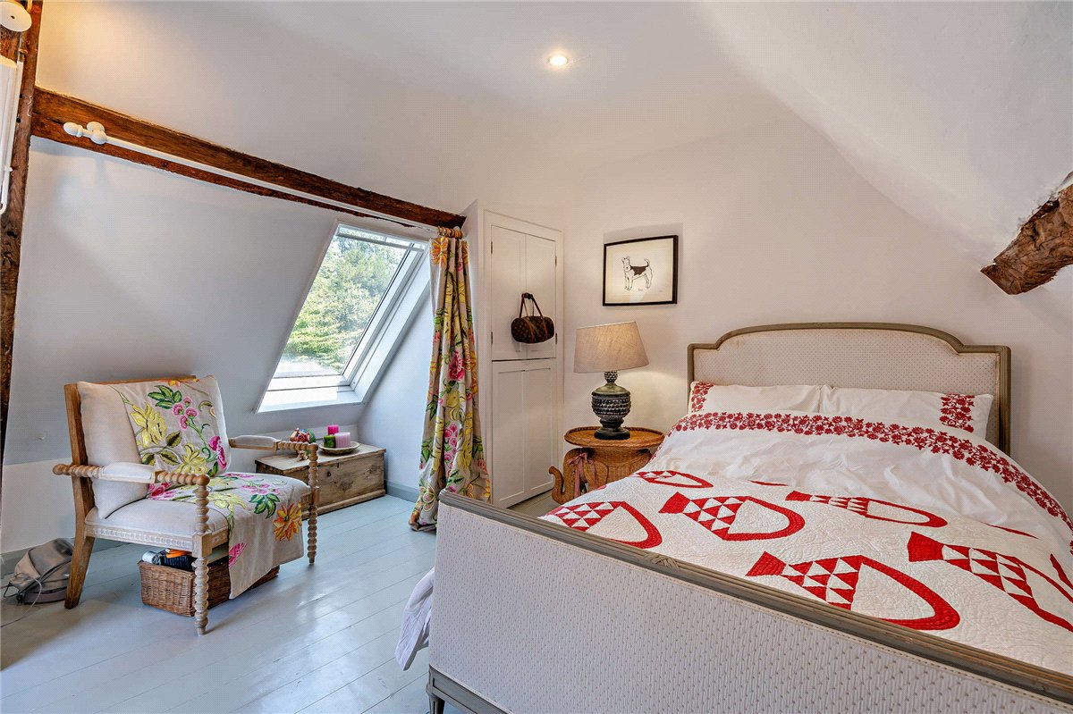 3 bedroom House, East Street, Hambledon, PO7 - Available, Image 9
