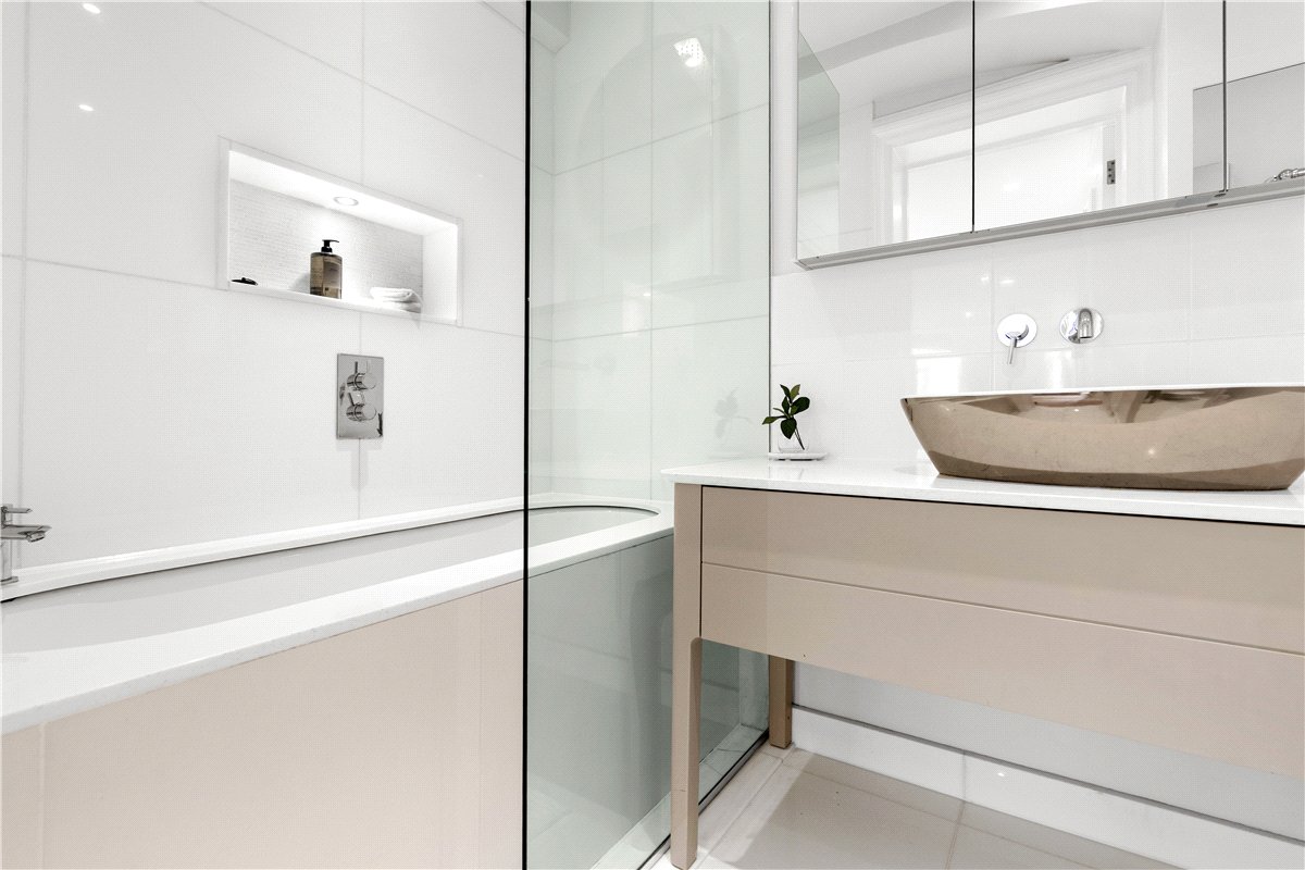 2 bedroom Flat, Cadogan Square, Chelsea, SW1X - Available, Image 8