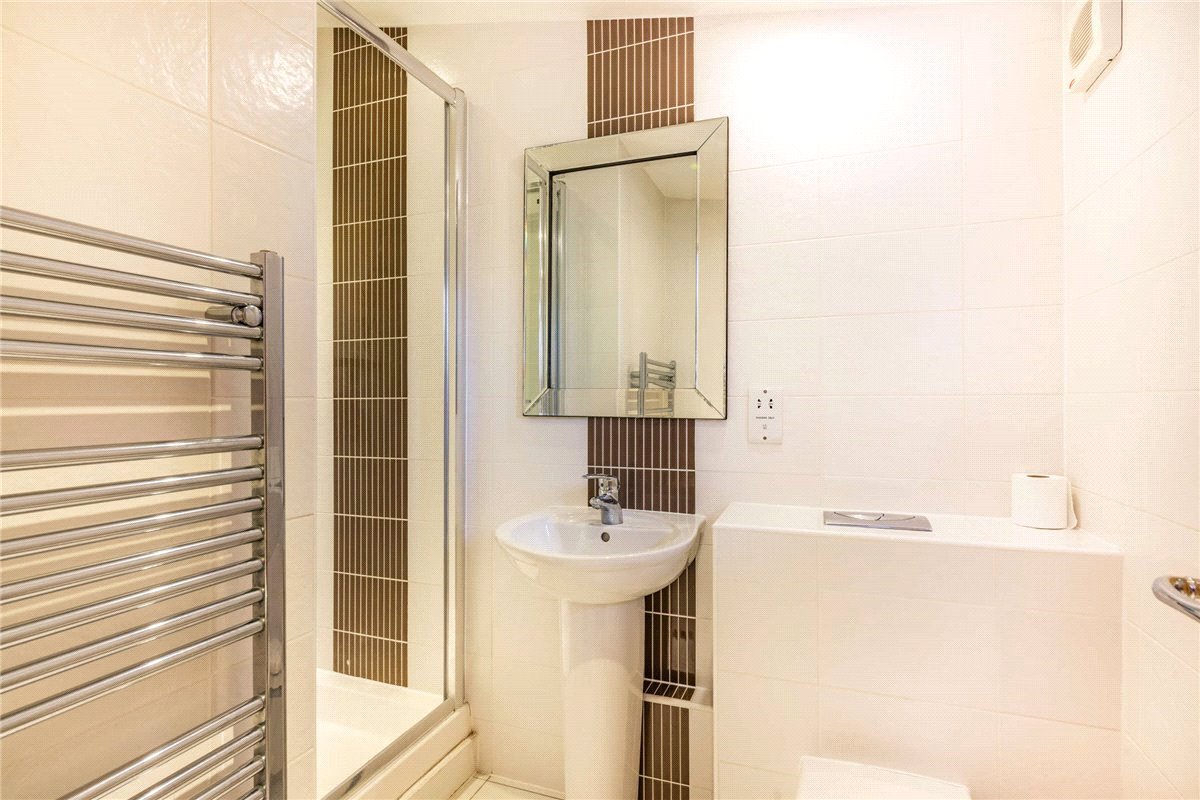 2 bedroom Flat, Old Bath Road, Newbury, RG14 - Under Offer, Image 7