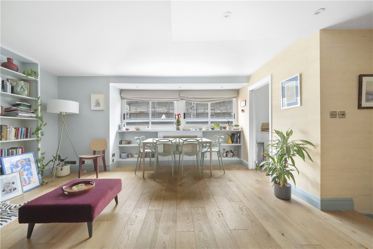 2 bedroom Flat, Ennismore Gardens, London, SW7 - Available