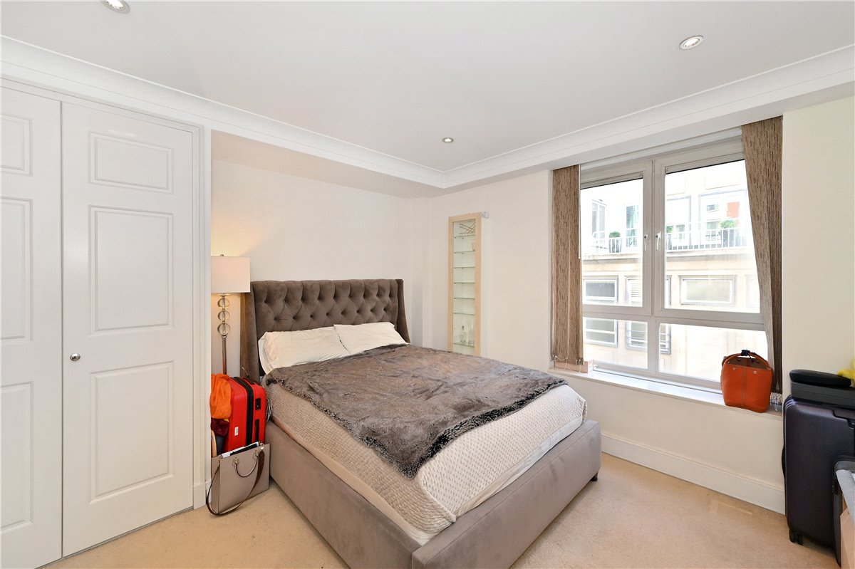 2 bedroom Flat, Barrett Street, Marylebone, W1U - Available, Image 3
