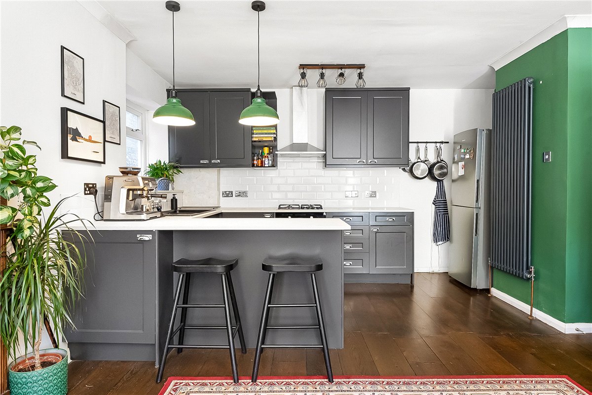 2 bedroom Flat, Lyford Road, London, SW18 - Available