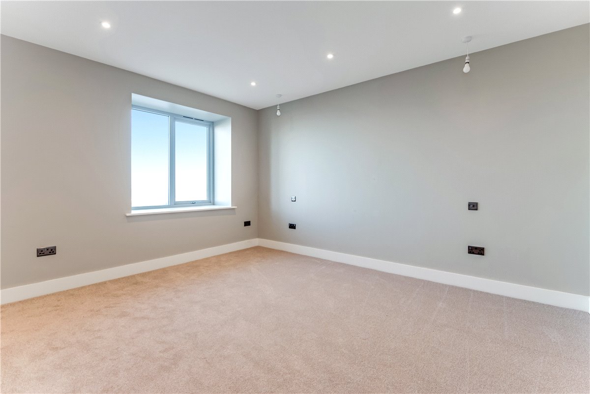 3 bedroom Flat, Farne House, 12 Crewe Street, NE68 - Available, Image 9