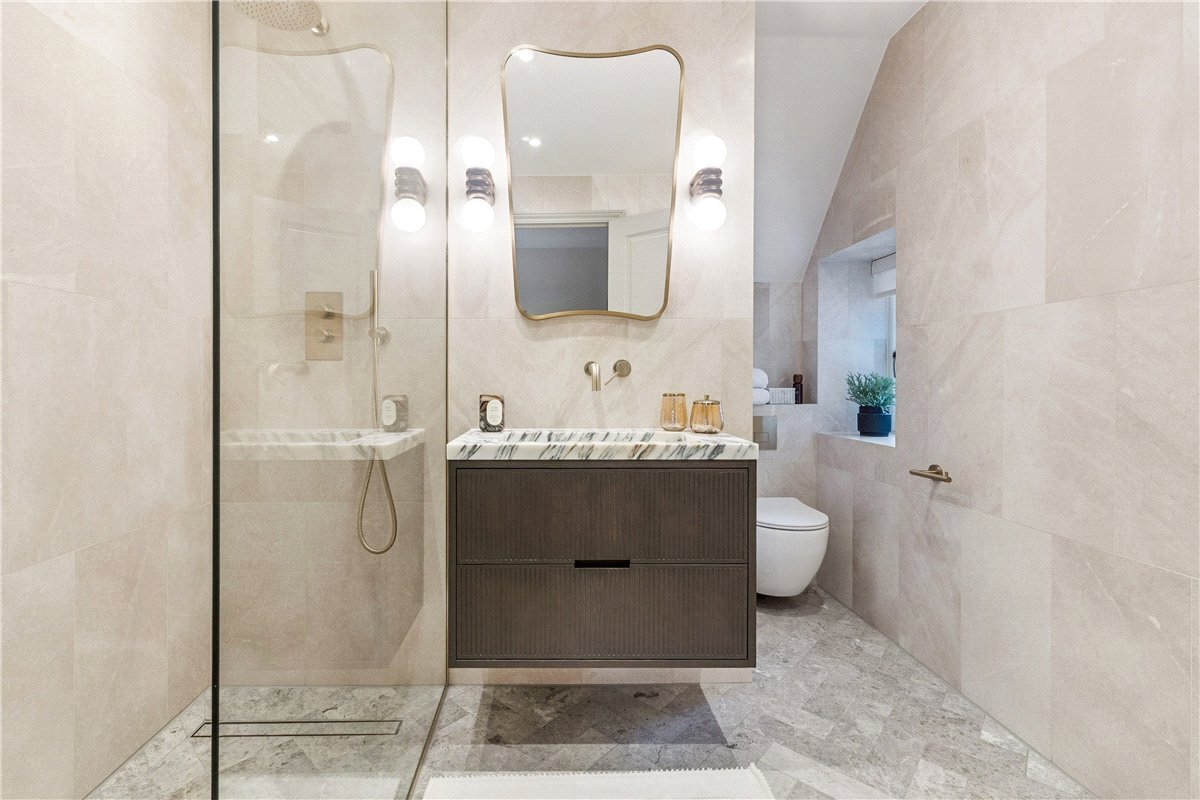 3 bedroom Maisonette, Stratton Street, Mayfair, W1J - Available, Image 13